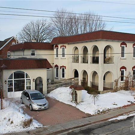 Inn By The Park Morrisburg Bagian luar foto